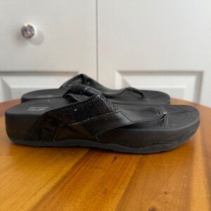 Montego Bay Club black sequins thong sandals size 6